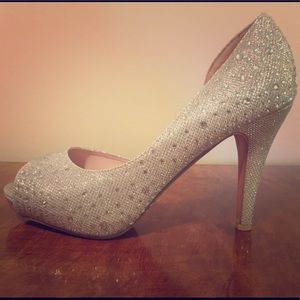 Glittered Glamorous High Heel Pumps